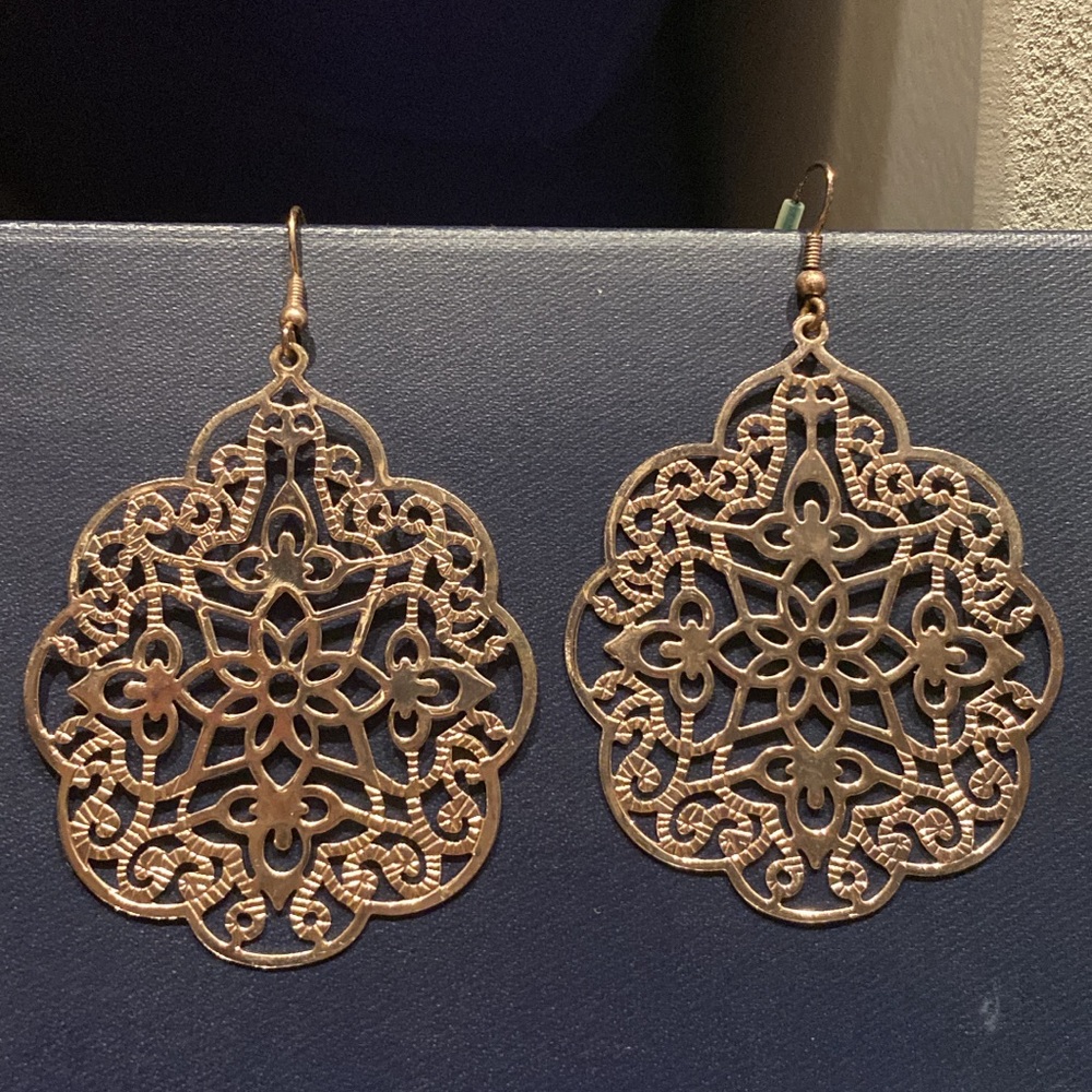 Lightweight earrings